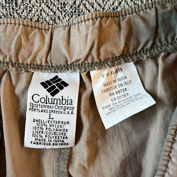 Columbia Tan Shorts - Picture 5 of 7